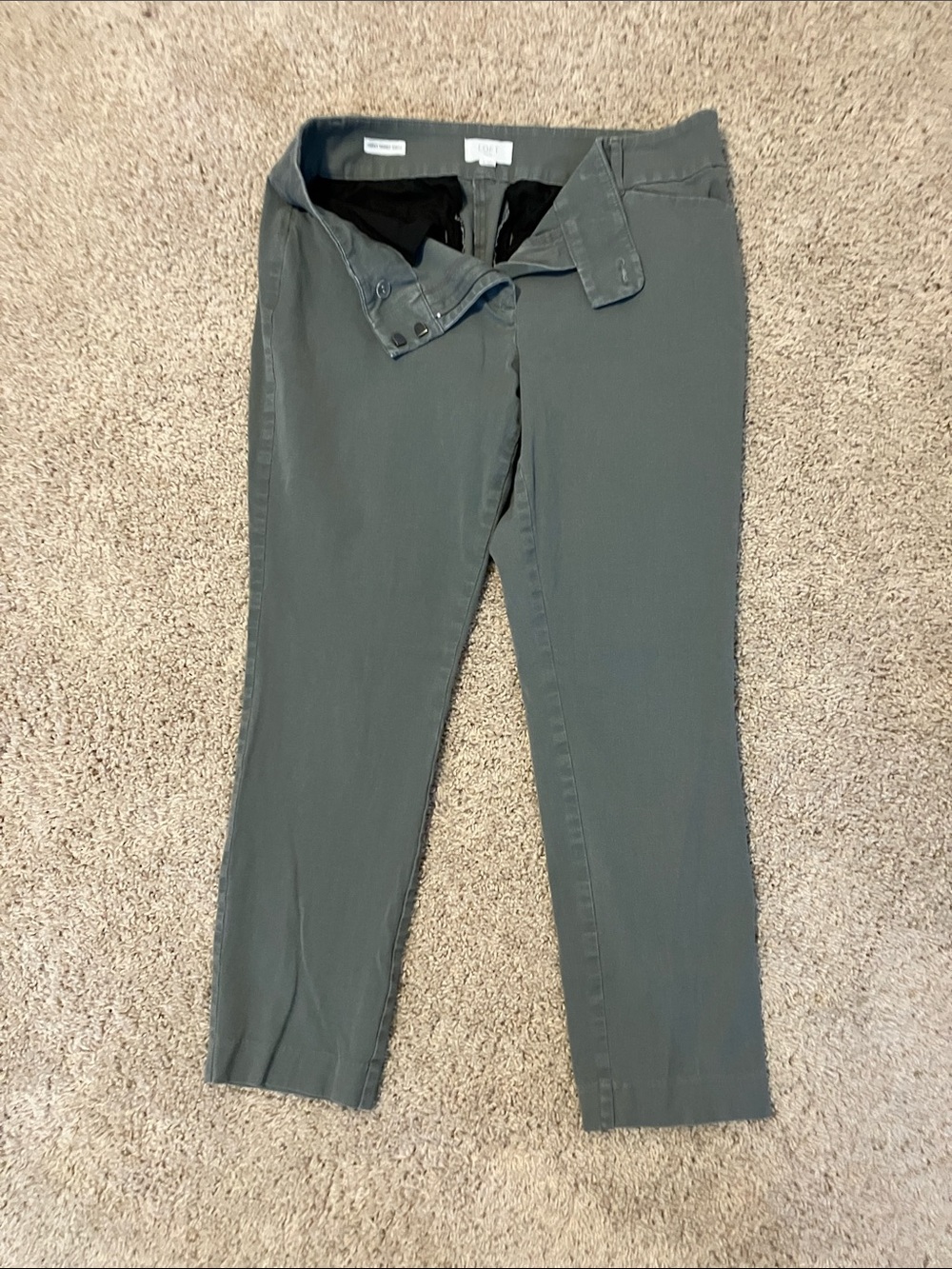 LOFT Women’s Olive Gray Cropped Chinos